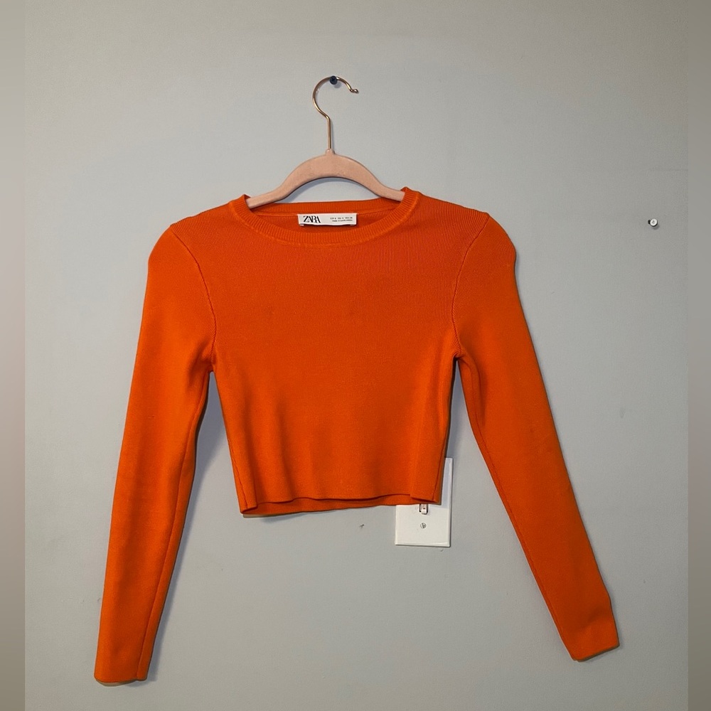 Basic cropped sweater
